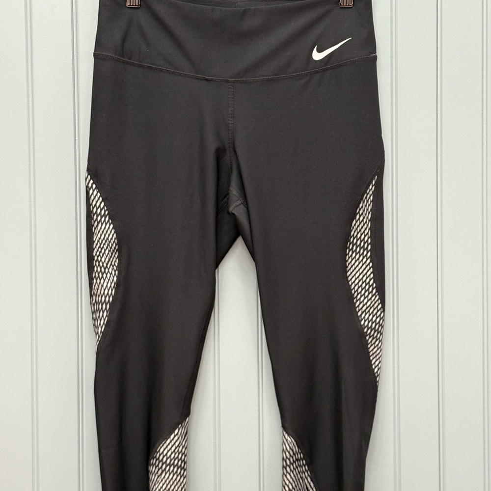 Nike Dri-Fit Black Capri Leggings Size Medium